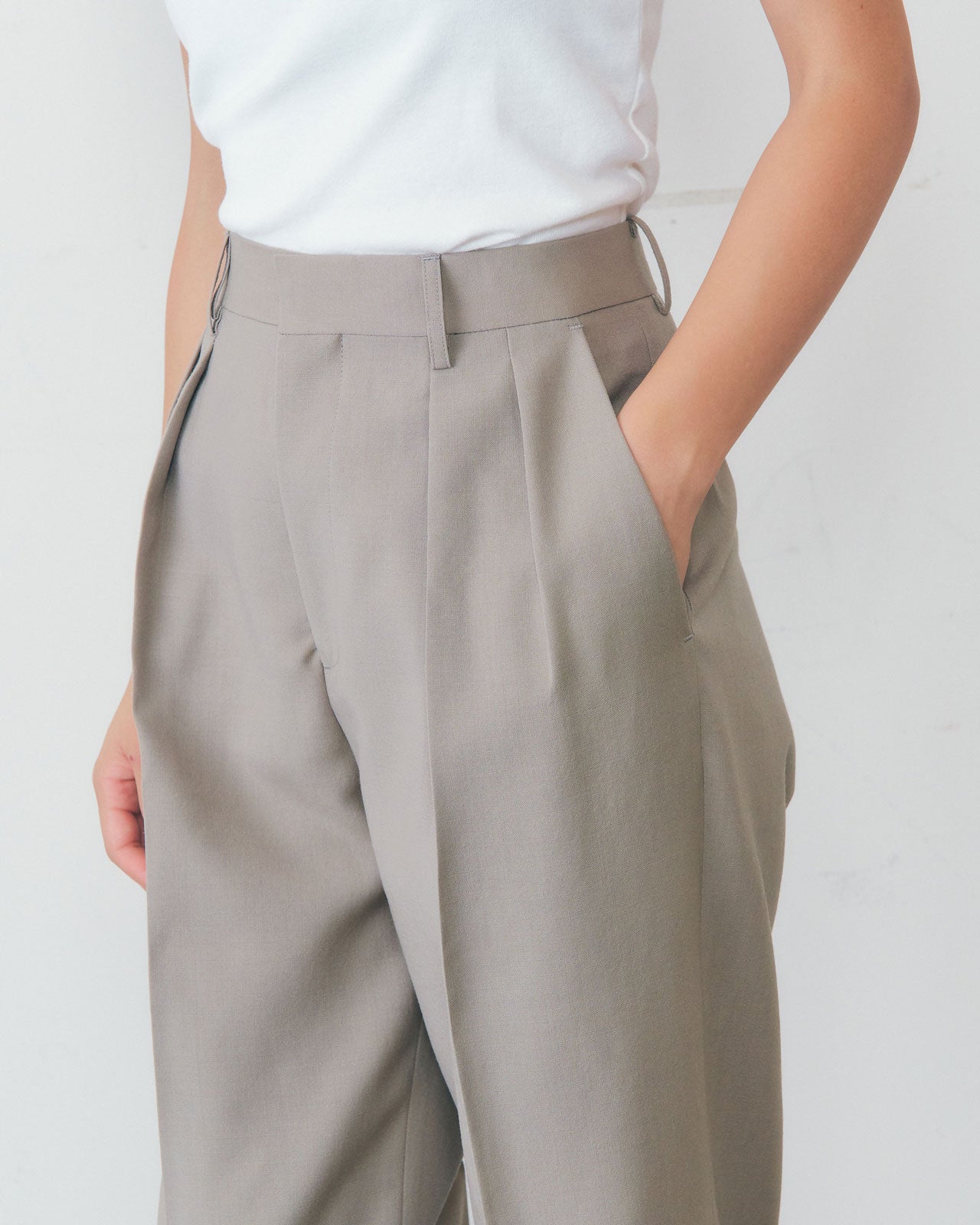 【1月中旬お届け】TWO TUCK TROUSERS