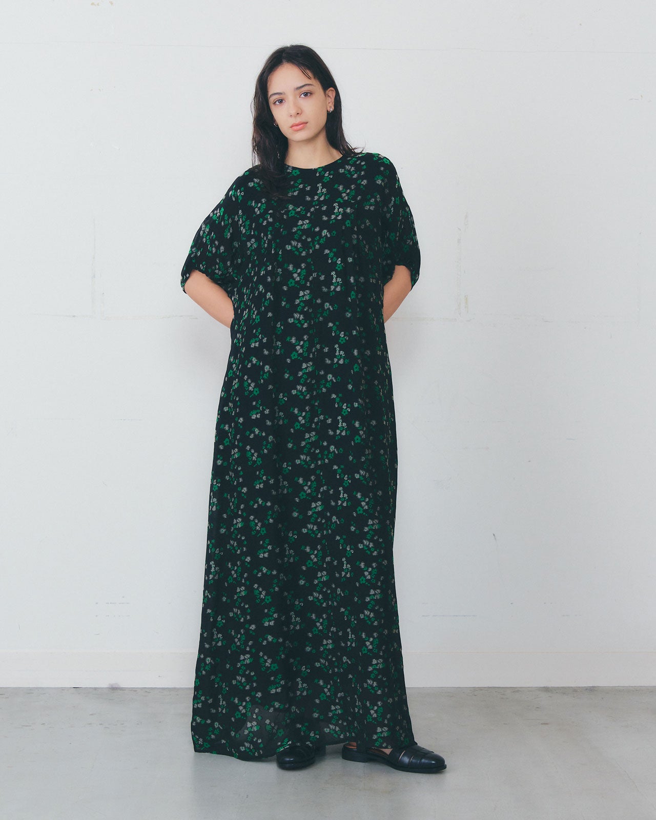 4月中旬お届け】FLORAL JACQUARD DRESS – Shinzone