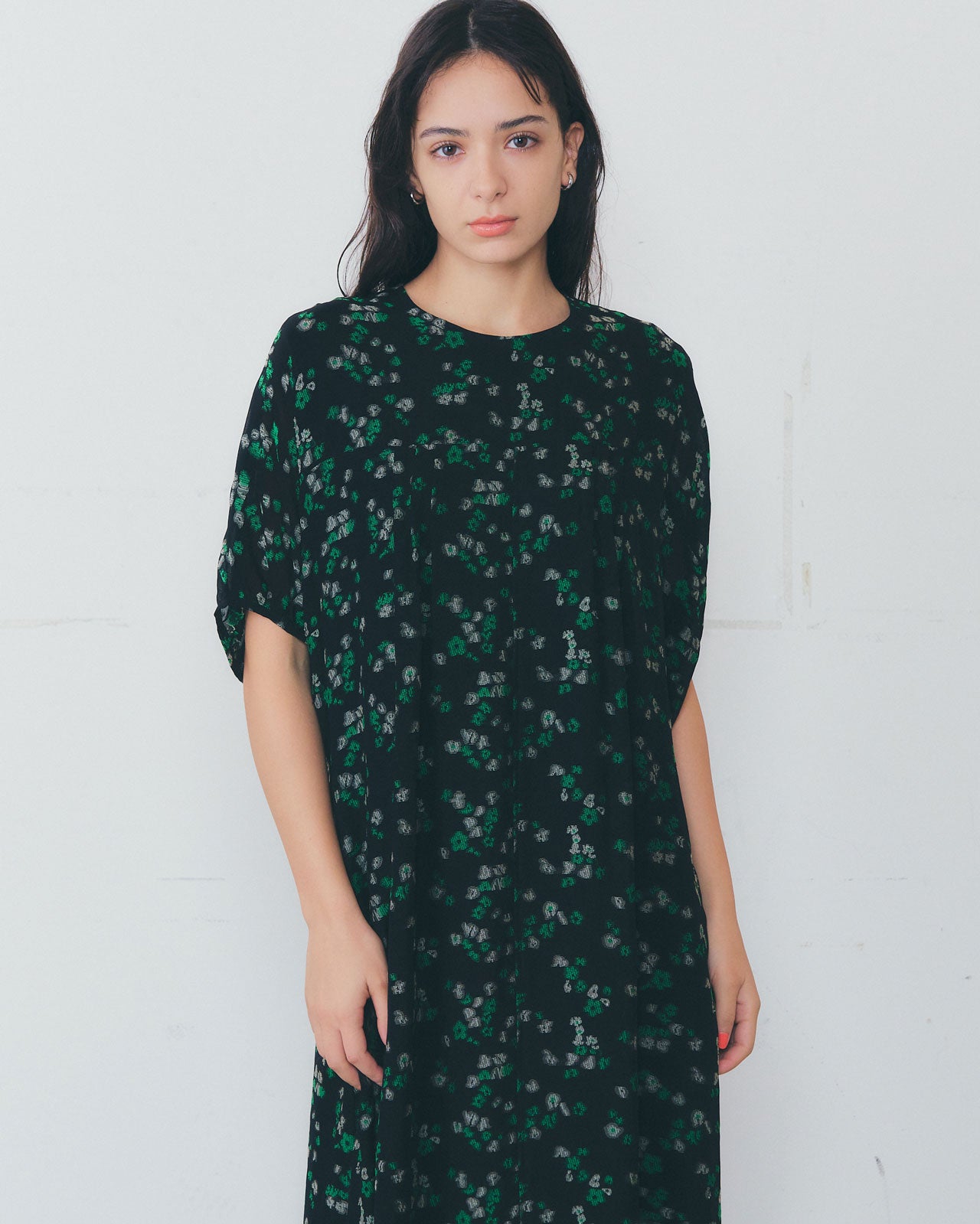 4月中旬お届け】FLORAL JACQUARD DRESS – Shinzone