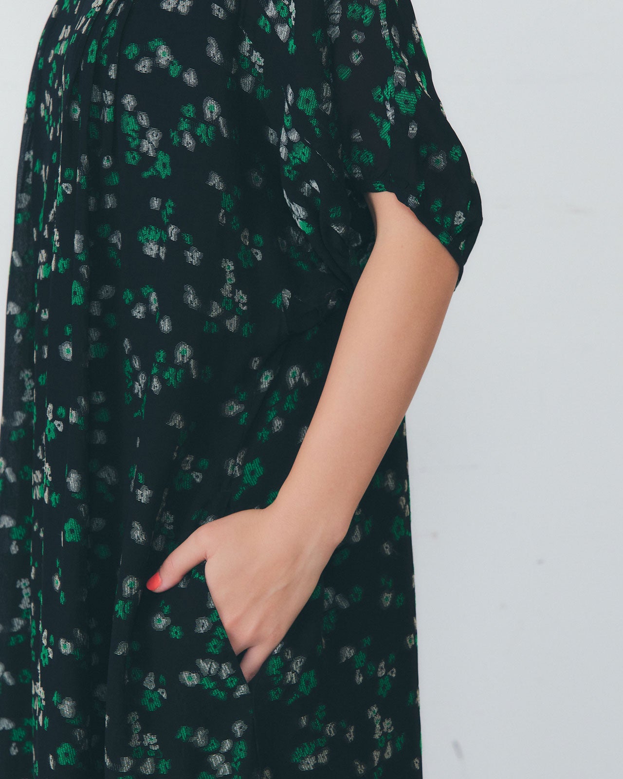 【4月中旬お届け】FLORAL JACQUARD DRESS