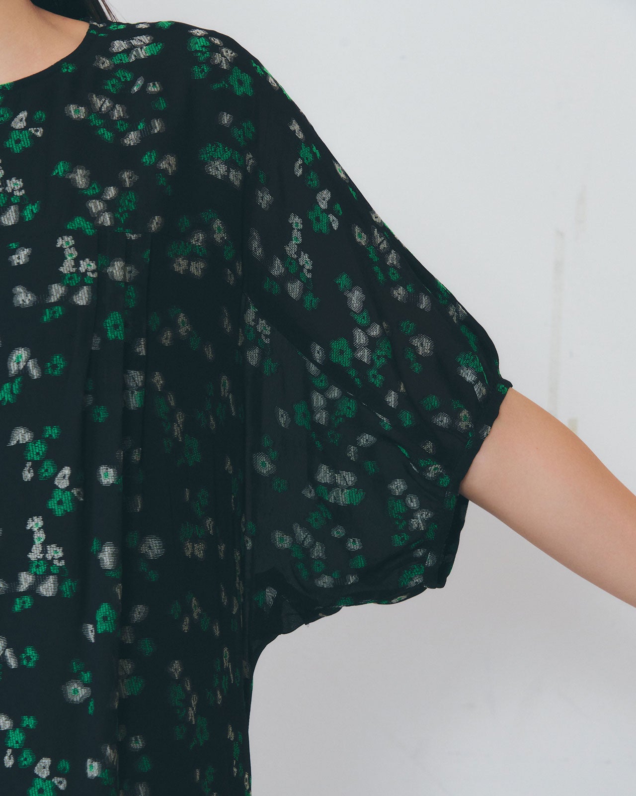 【4月中旬お届け】FLORAL JACQUARD DRESS