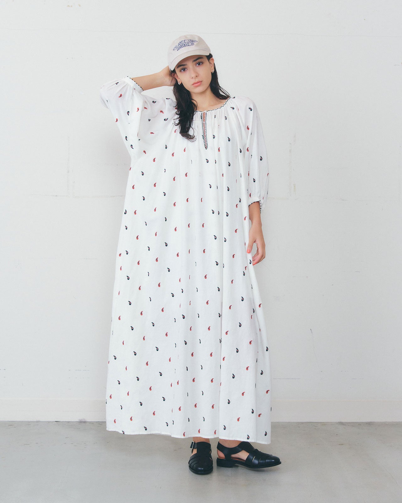 【4月上旬お届け】PAISLEY EMBROIDERED DRESS