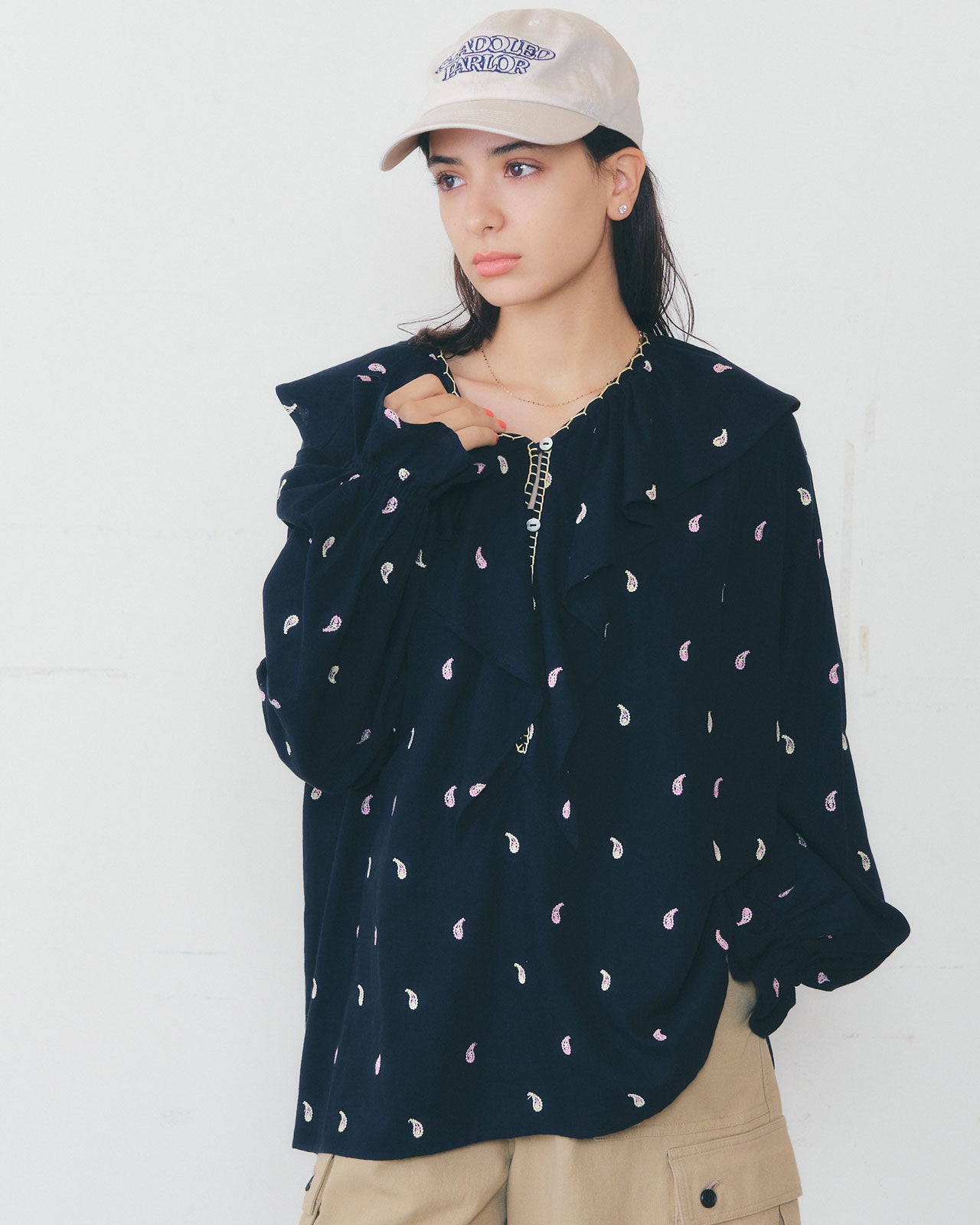 【4月上旬お届け】PAISLEY EMBROIDERED BLOUSE