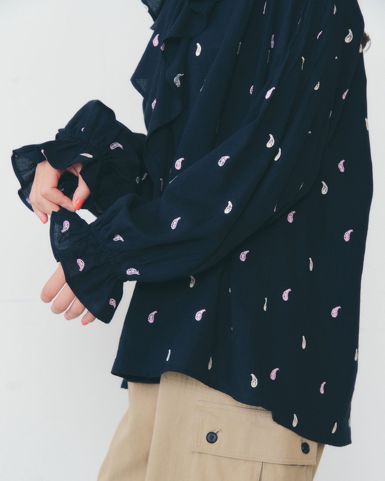 【4月上旬お届け】PAISLEY EMBROIDERED BLOUSE