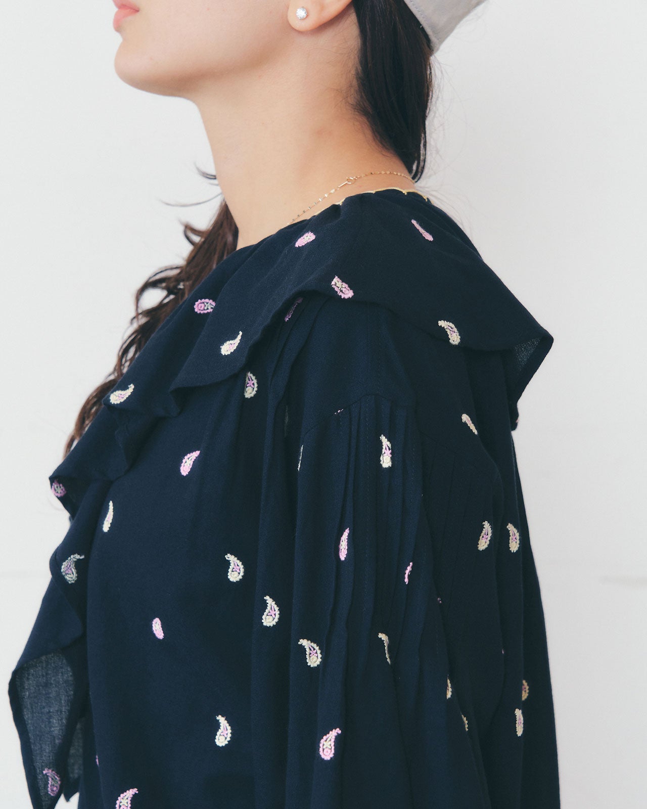 【4月上旬お届け】PAISLEY EMBROIDERED BLOUSE