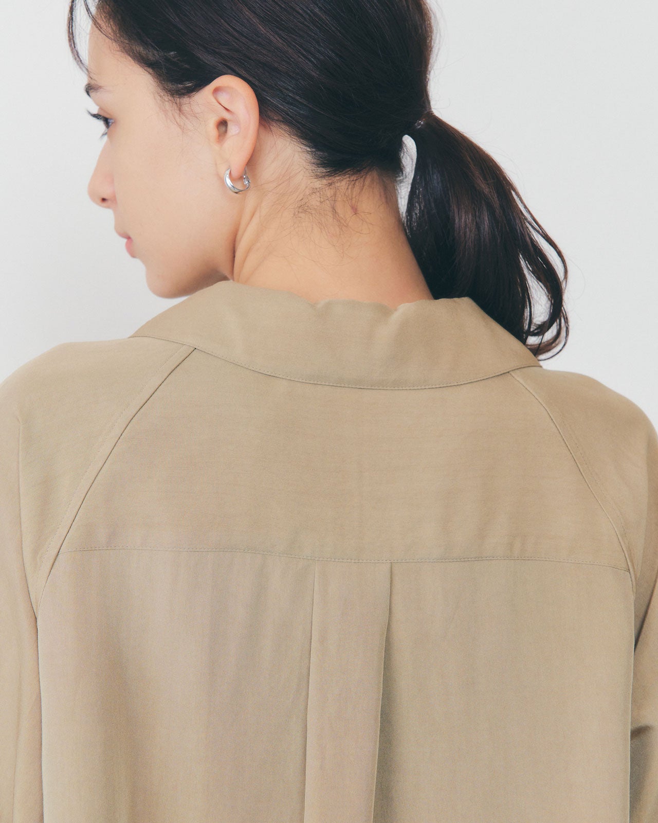 シェルボタンシャイニーシアードルマンシャツ新品ブラウンシャンパンゴールドcft ル シェル ブルー - LE CIEL BLEU | Sheer Wool Shirt w/Neck | RESTIR