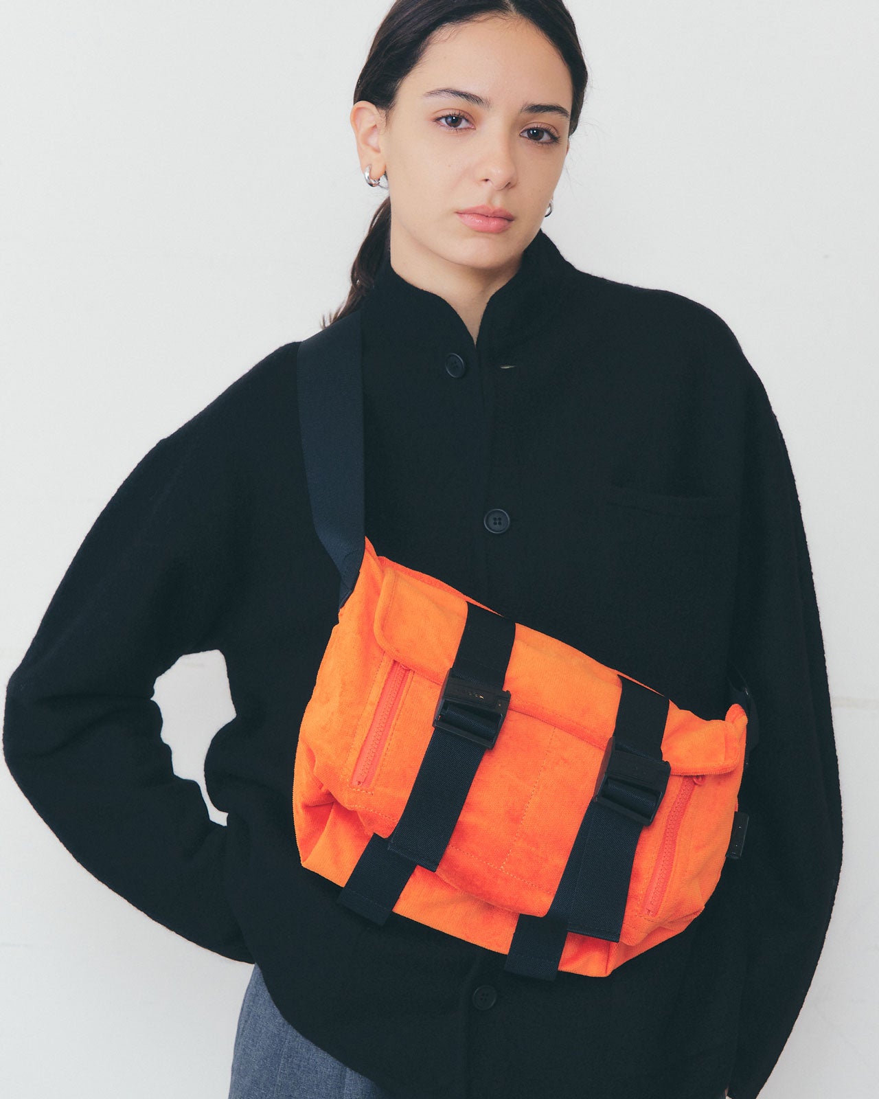 AMIACALVA Corduroy messenger (S)