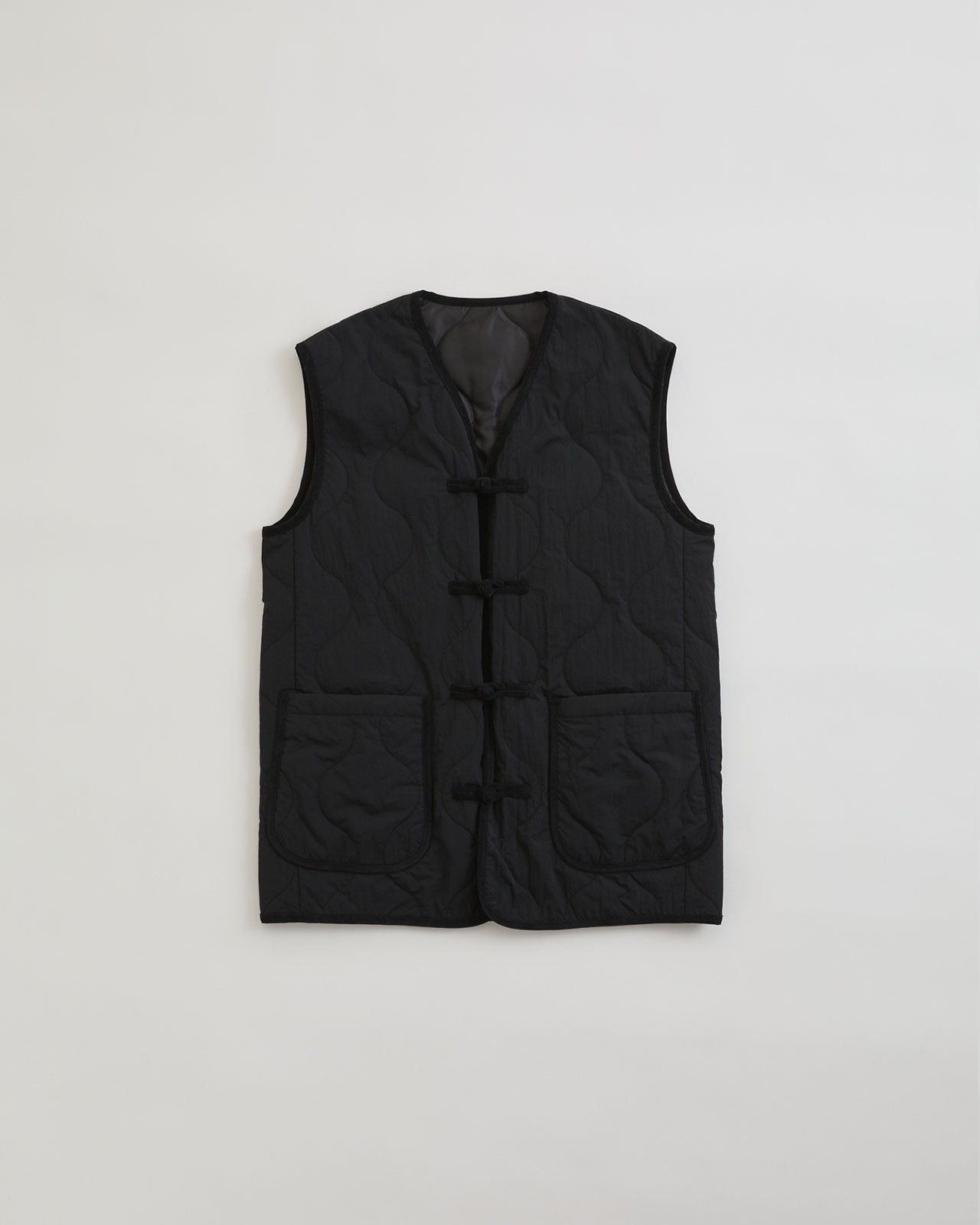 【9月中旬お届け】CHINA BUTTON QUILTED VEST