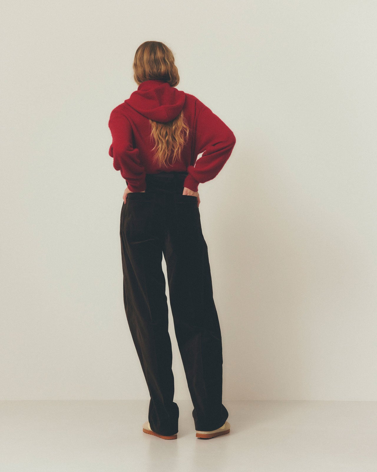 11月上旬入荷予定】CASHMERE V-NECK KNIT – Shinzone