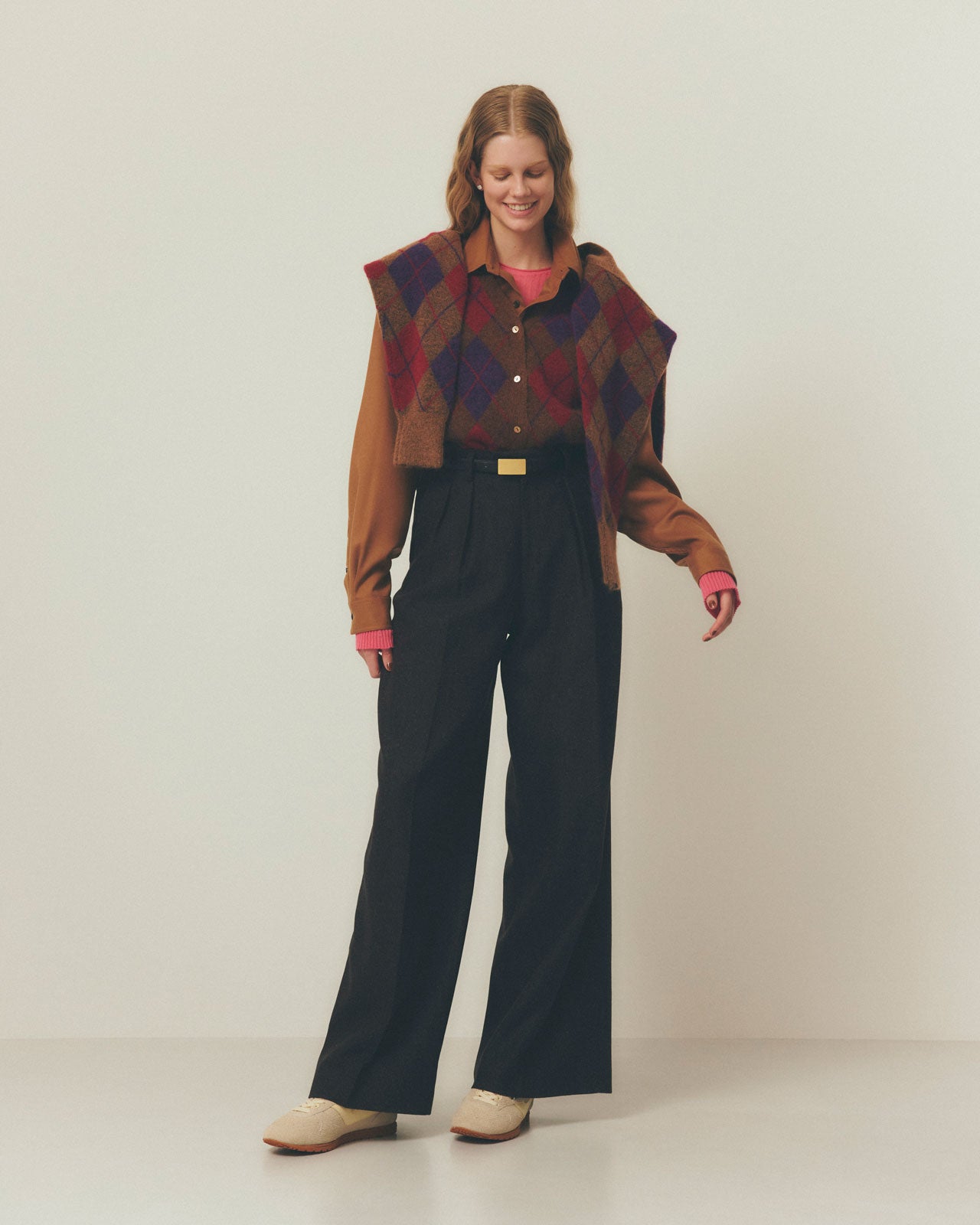 9月中旬入荷予定】WOOL SEMI FLARE PANTS – Shinzone
