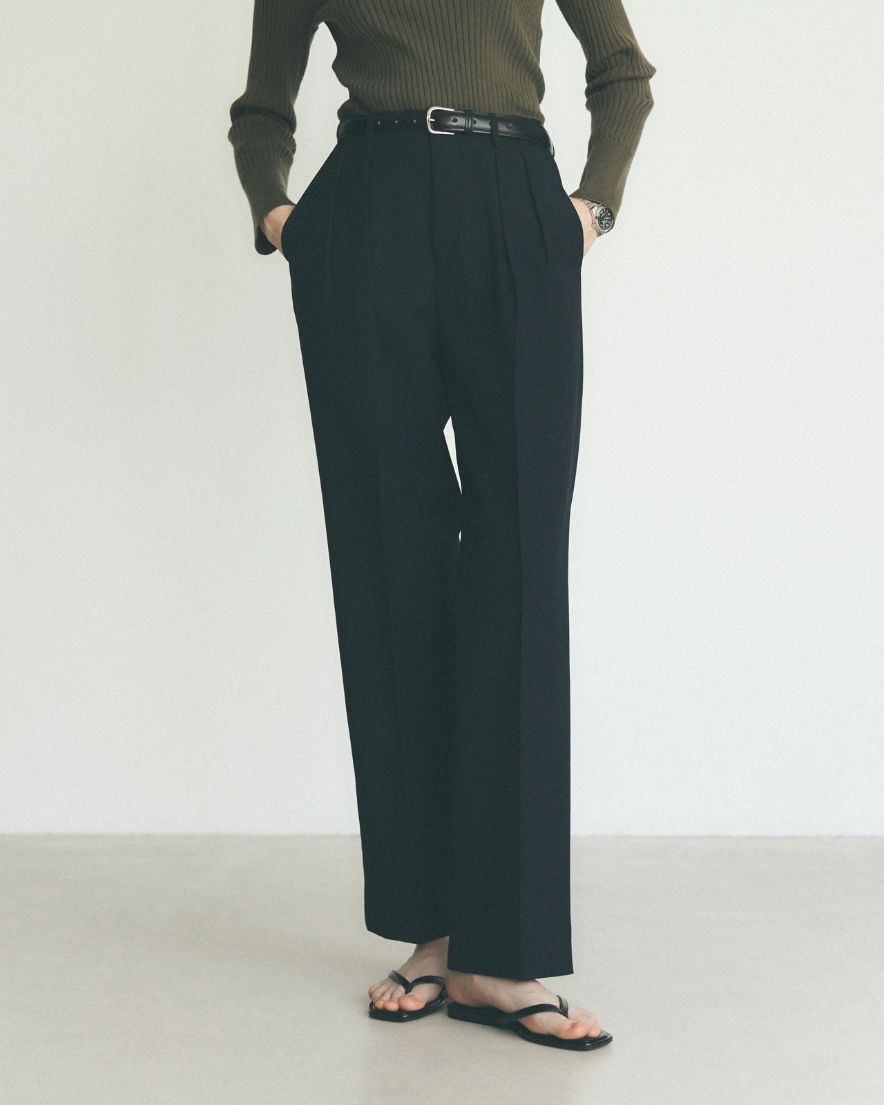 【1月中旬お届け】TWO TUCK TROUSERS