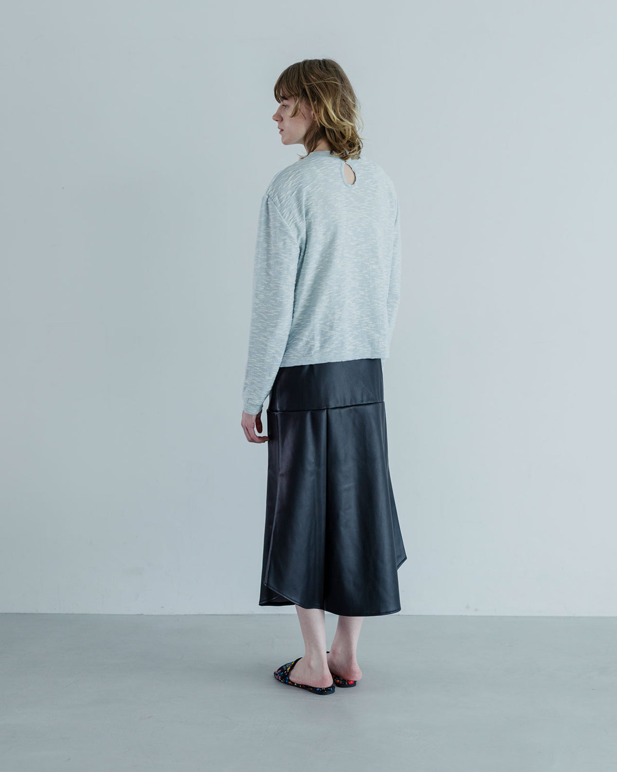 MEYAME BACK TEAR SHAPE KNIT