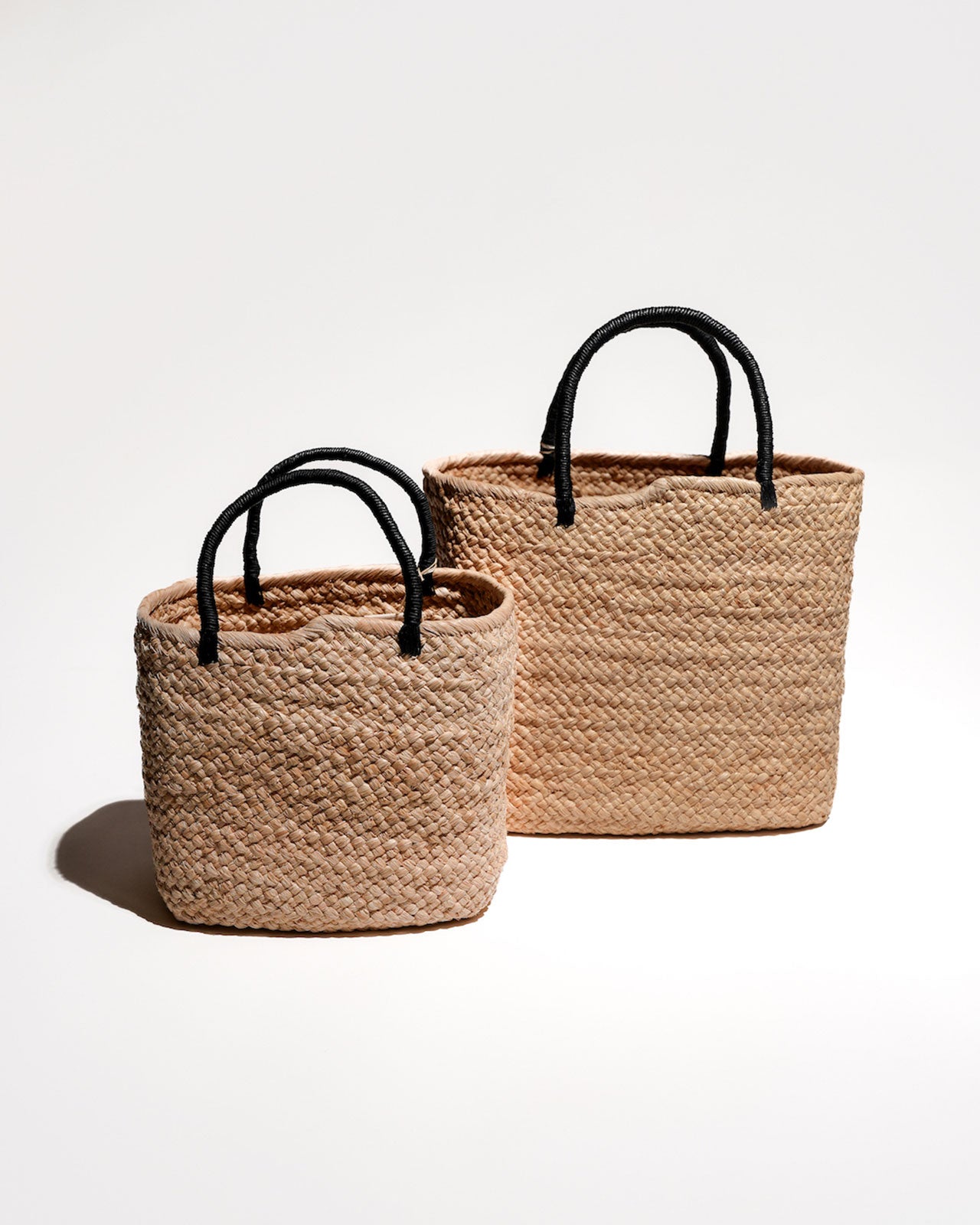 【未使用品】monzee モンジー ナイロンバッグ 立体刺繍 AMPIANA Handle color Marché bag(Ssize) – Shinzone