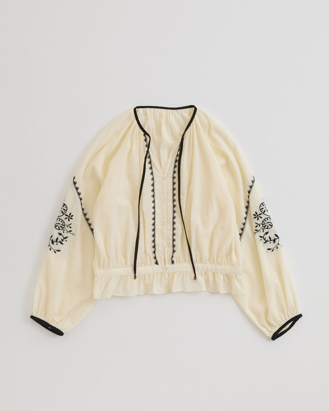 【3月中旬入荷予定】EMBROIDERED BLOUSE