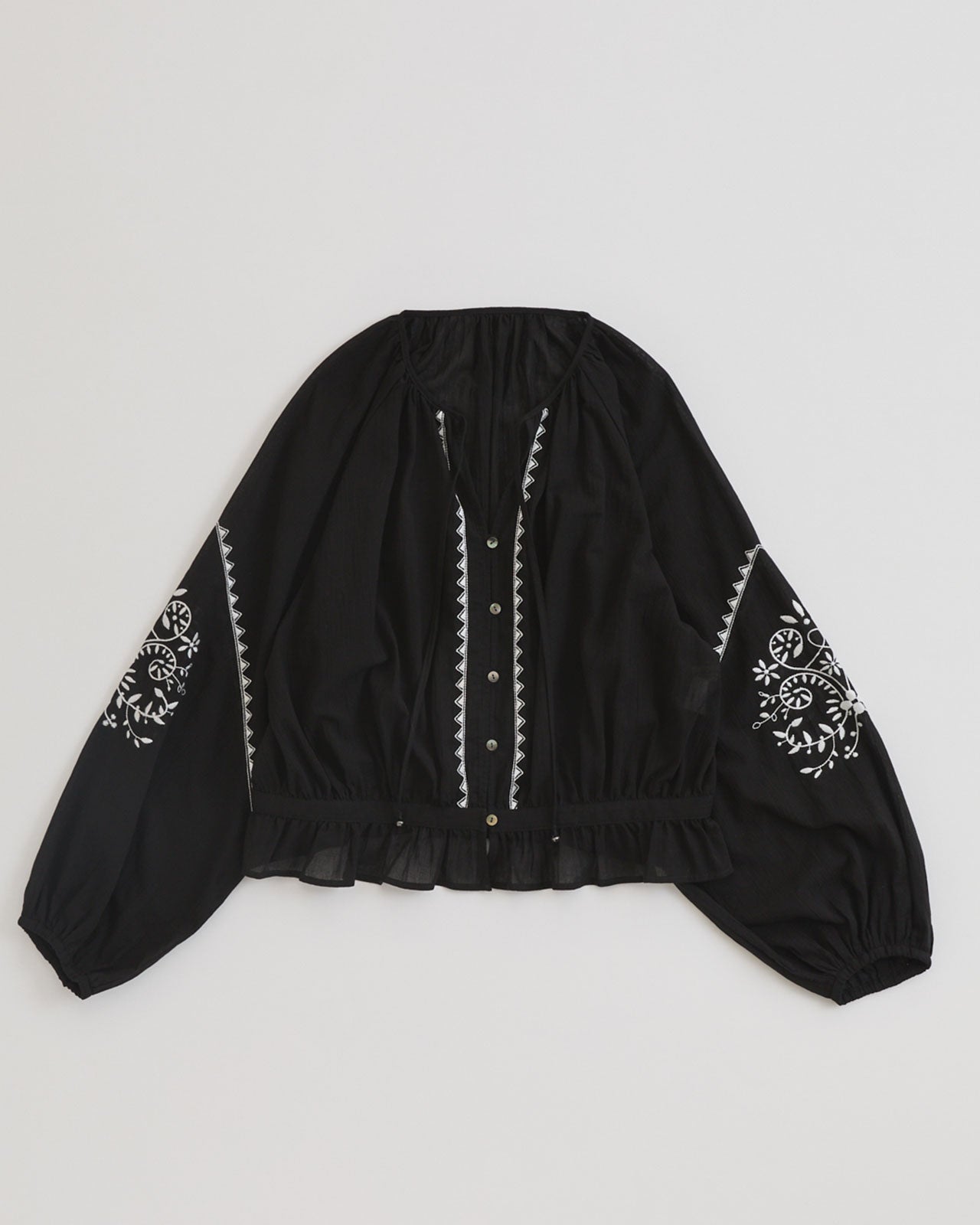 【3月中旬入荷予定】EMBROIDERED BLOUSE