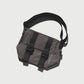 【GRAY】AMIACALVA GABARDINE MESSENGER BAG (S)