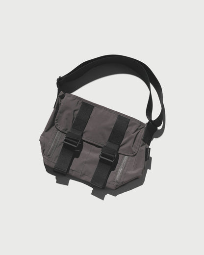 【新色”BROWN”】AMIACALVA MESSENGER BAG (S)