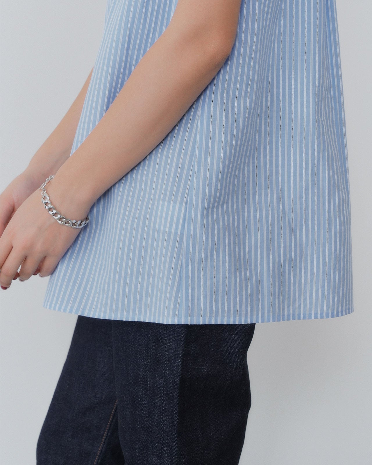 【7月上旬お届け】SLEEVELESS LACE BLOUSE