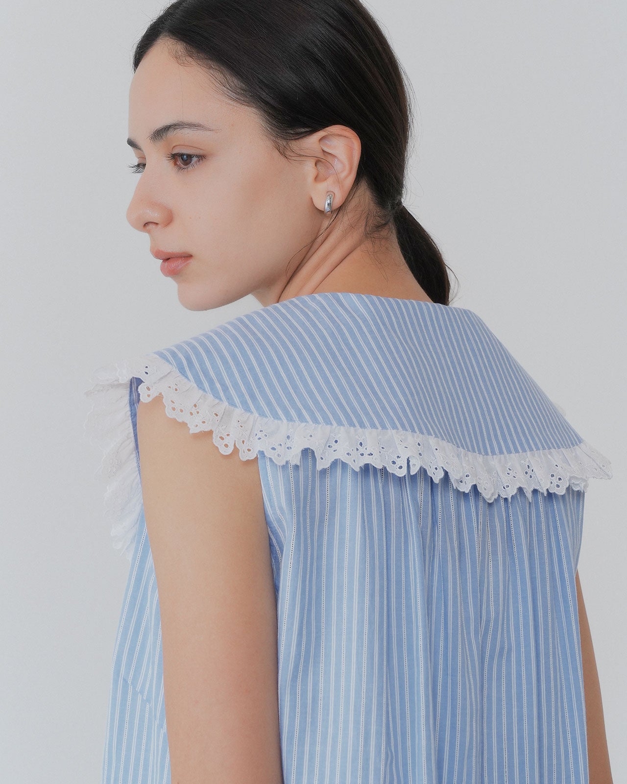【7月上旬お届け】SLEEVELESS LACE BLOUSE