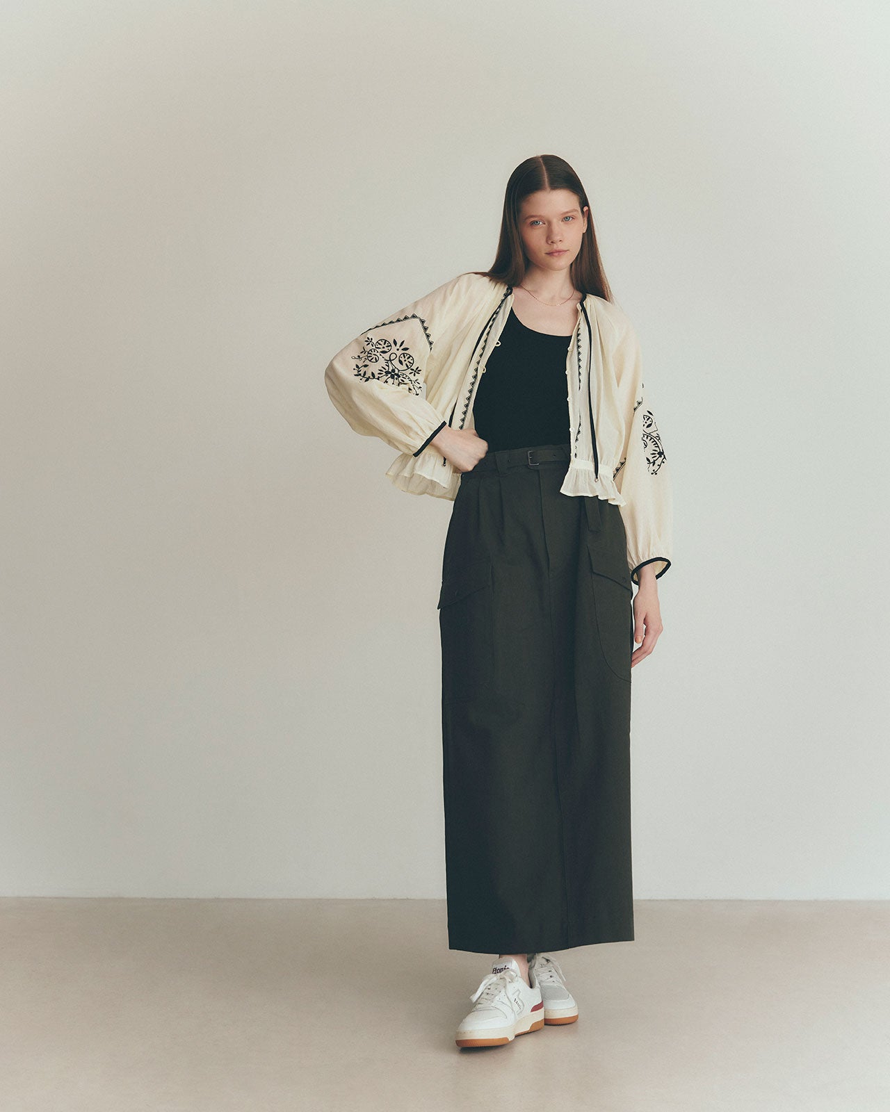 【3月中旬入荷予定】EMBROIDERED BLOUSE