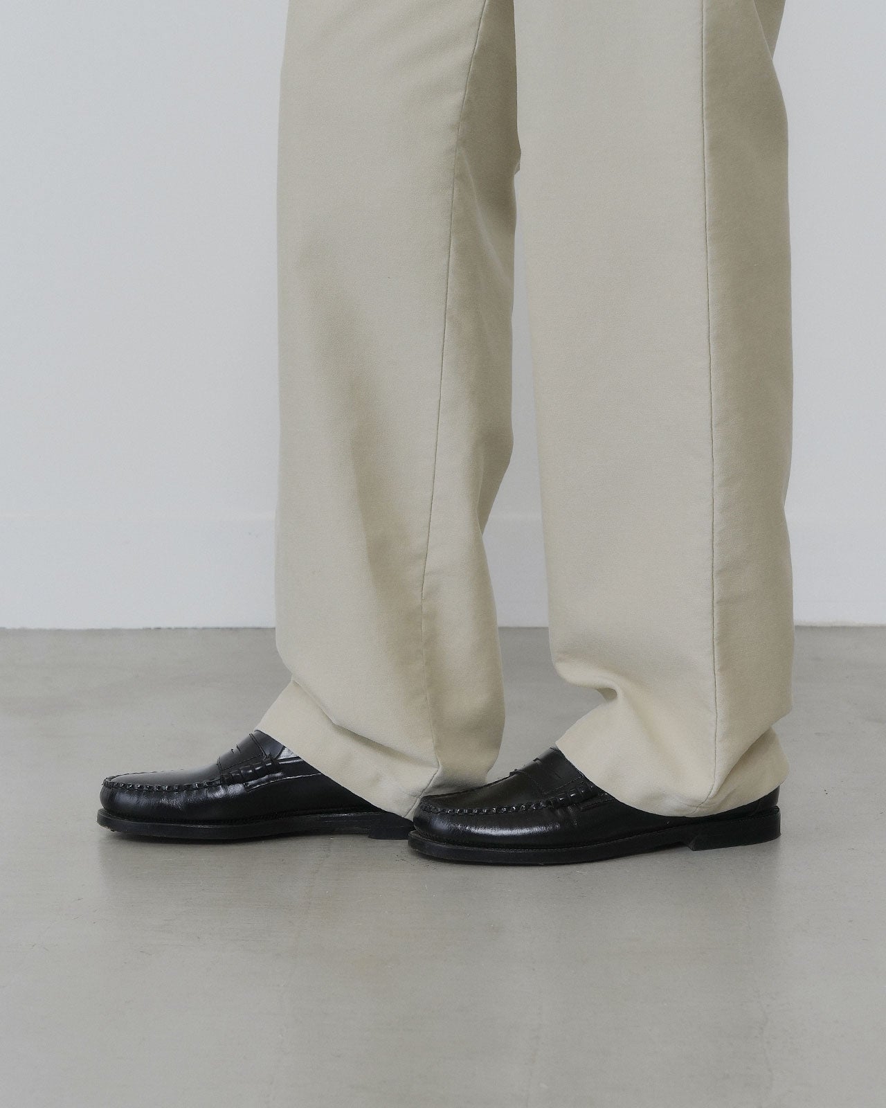 【9月中旬お届け】COTTON MOLESKIN STRAIGHT PANTS