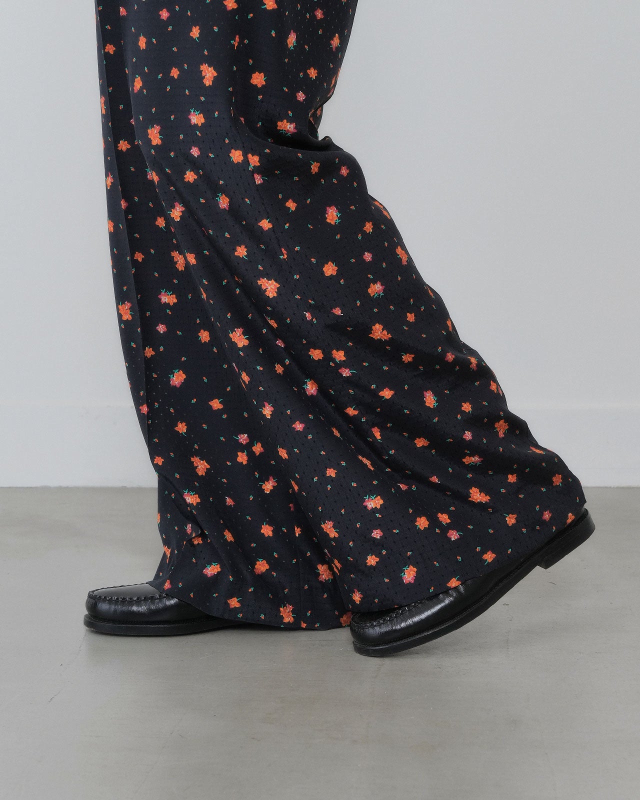 【9月中旬お届け】TINY BLOSSOM PRINTED PANTS
