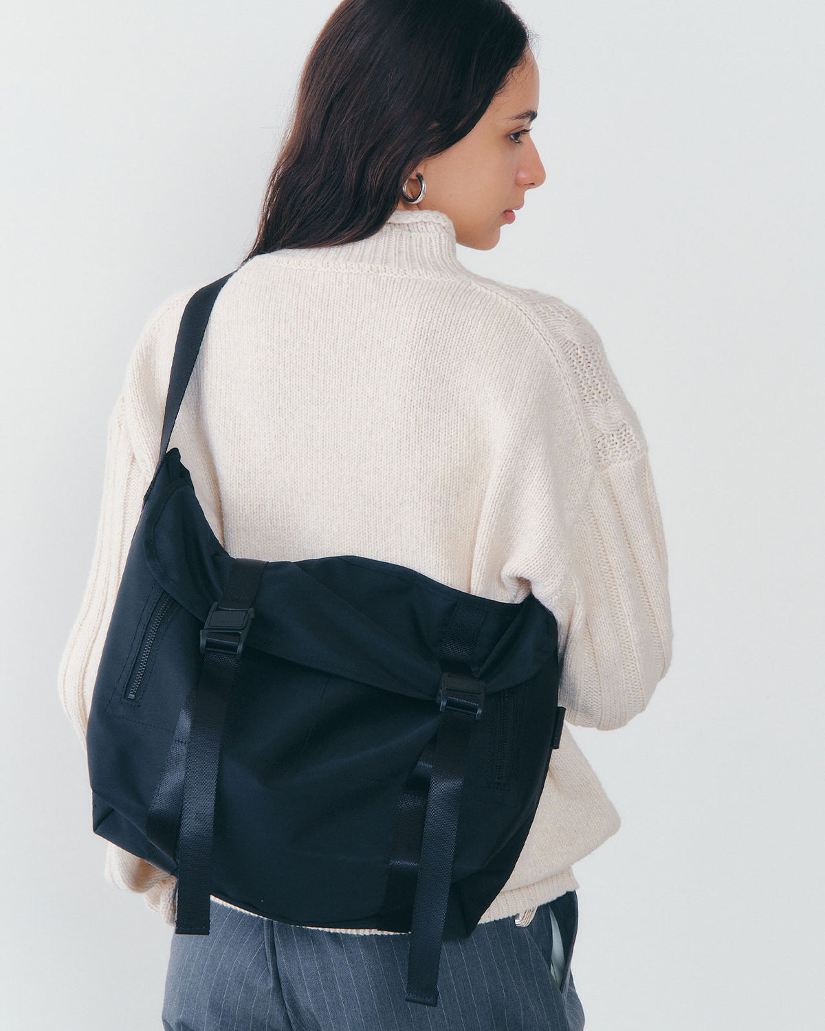 AMIACALVA MESSENGER BAG