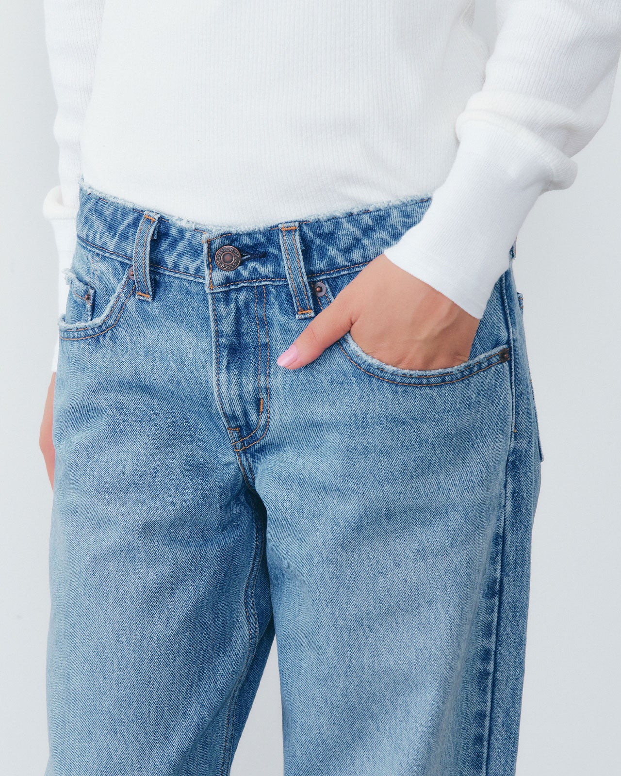 【8月下旬お届け】Levi’s LOW LOOSE DENIM