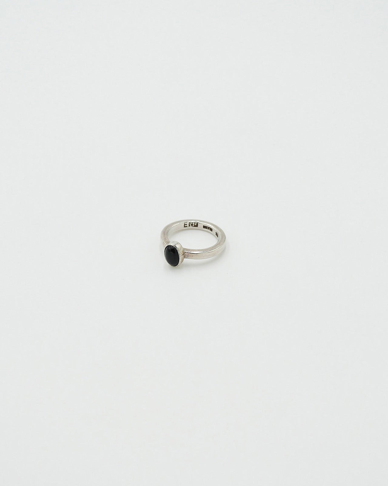 ＜ERICKA NICOLAS BEGAY＞SQ PL ONYX RING