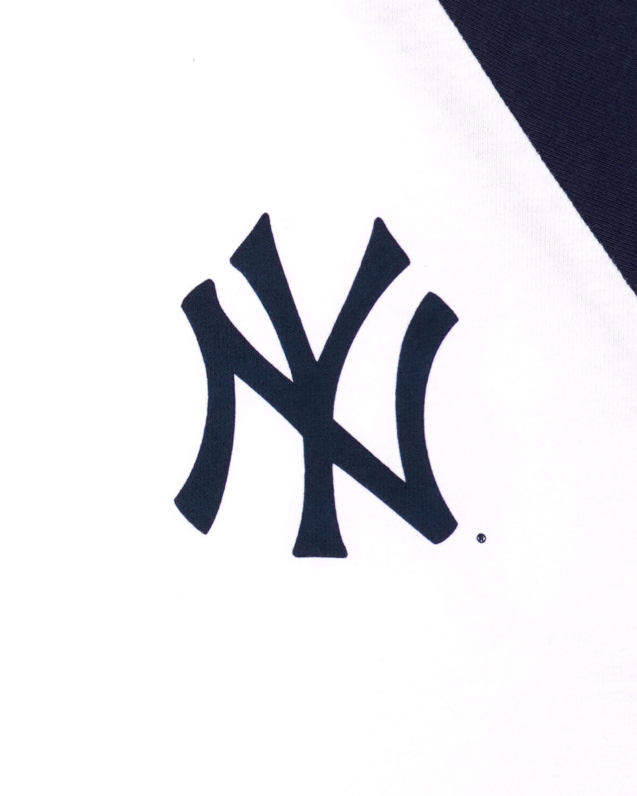 SPORTY&RICH Yankees serif baseball tee