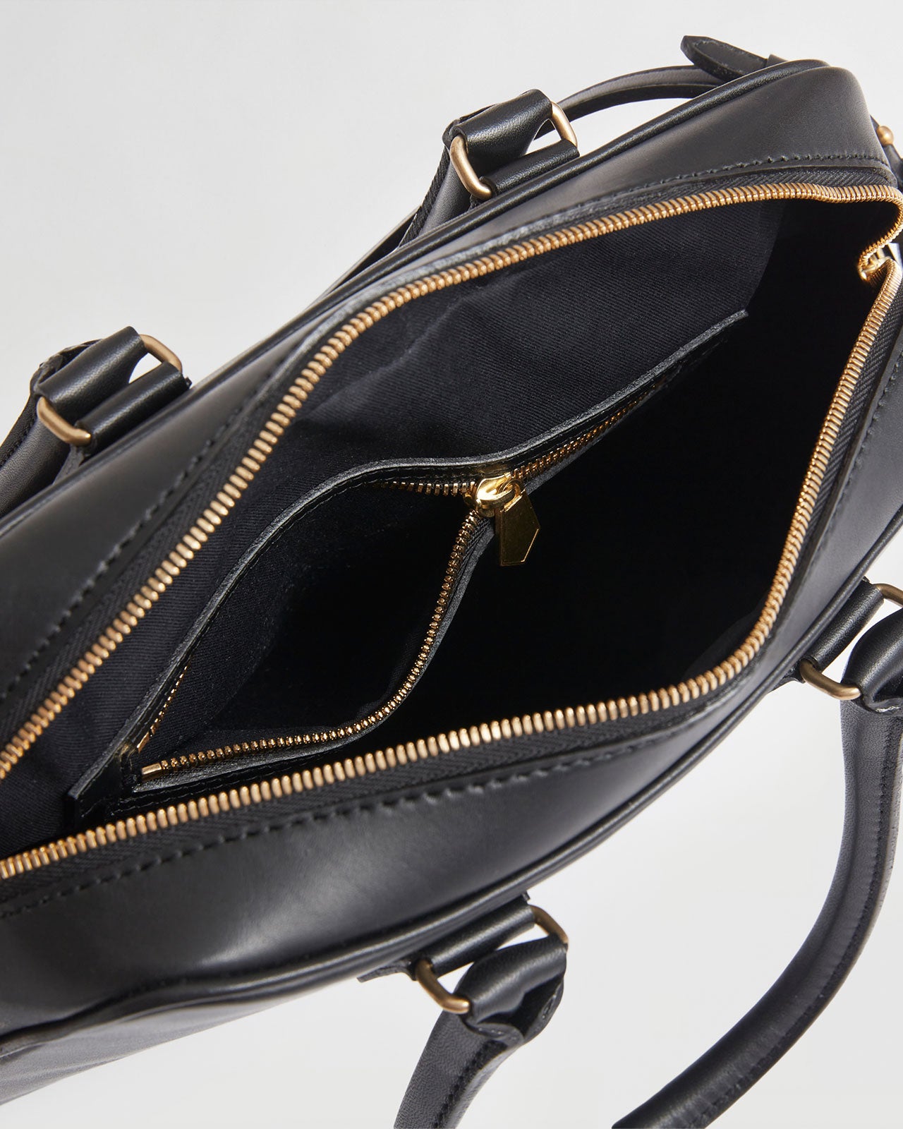 SQUARE LEATHER BAG  M